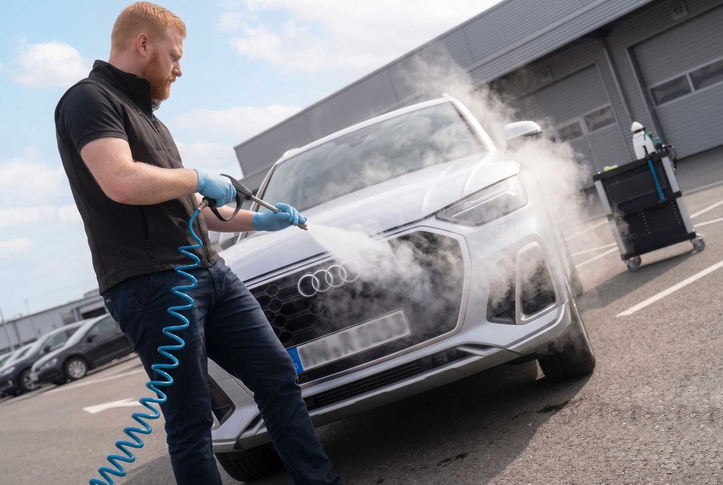 Komplet bilvask udvendig og indvendig hos CleanWash